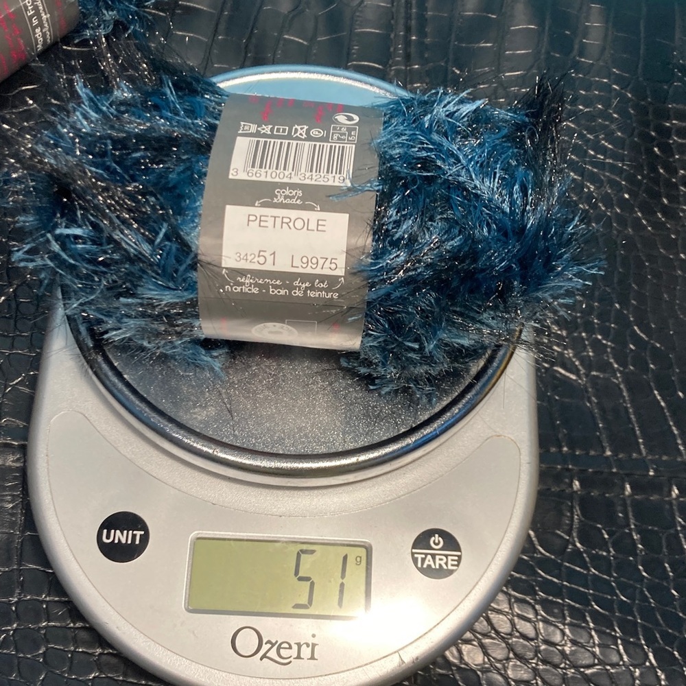 10 NWT Bergere de France Soft Faux Fur Yarn Color Petrole ALL‎ Lot L9975 - Picture 14 of 15